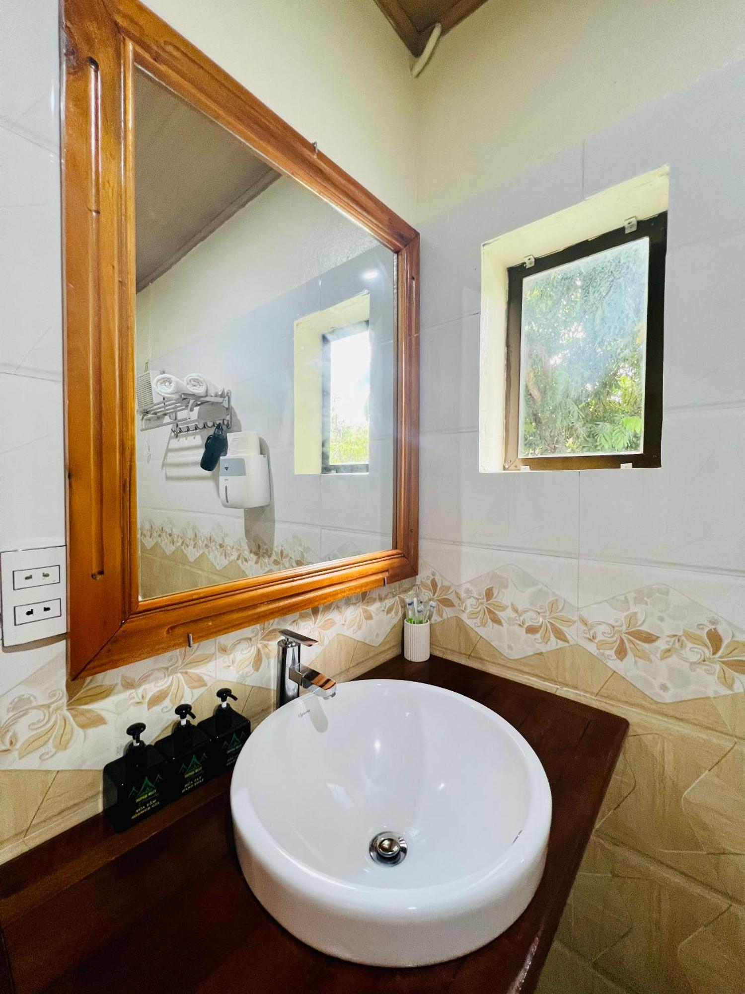 Tropical Valley Homestay - Villas Фонгня Экстерьер фото